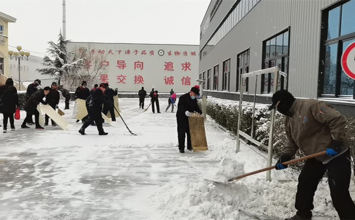 最美不止下雪天，還有這些“掃雪人”.jpg